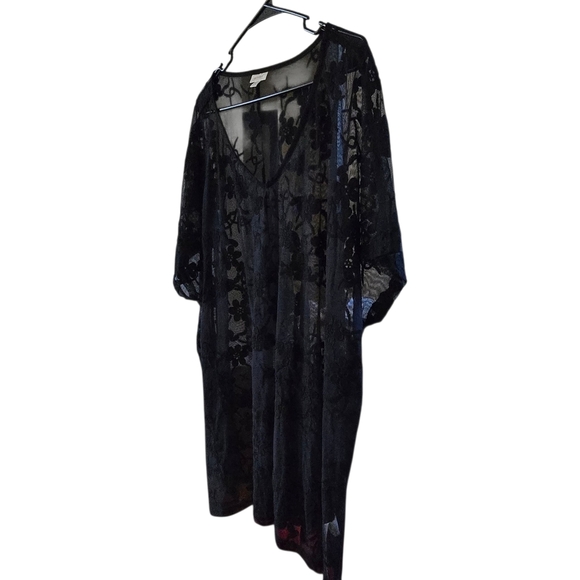 PLUS SIZE****Avenue Black Floral Lace Blouse - Picture 5 of 8